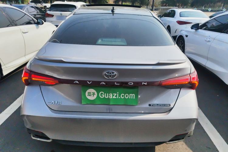 Used Toyota Avalon 2019 2.5L Touring Premium Version China VI Standard Rear
