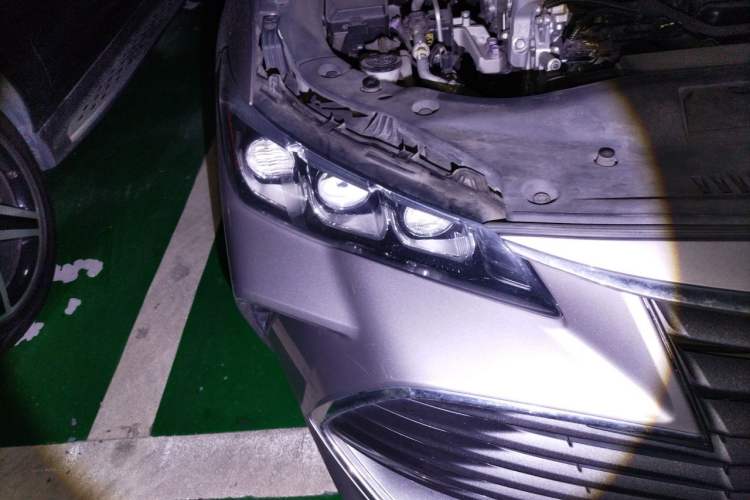 Used Toyota Avalon 2019 2.0L Luxury Edition China VI Standard Right Front Headlight