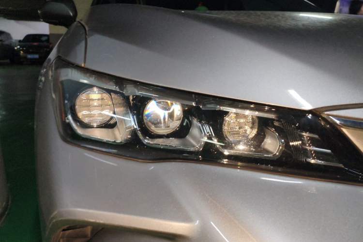 Used Toyota Avalon 2019 2.0L XLE Premium Edition China VI Right Front Headlight