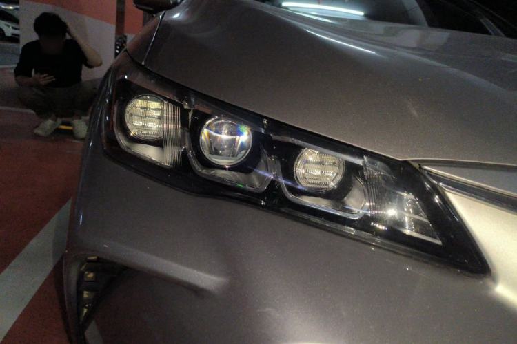 Used Toyota Avalon 2019 2.0L XLE Premium Edition China VI Right Front Headlight