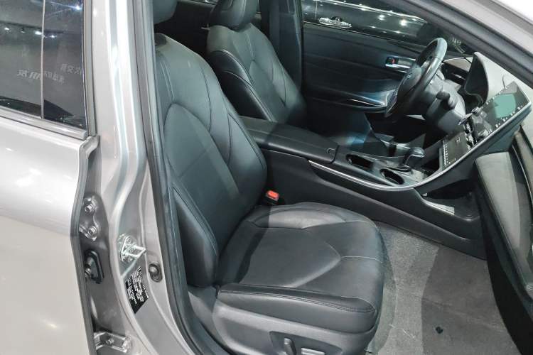 Used Toyota Avalon 2019 2.0L XLE Premium Edition China VI Right Front Seat