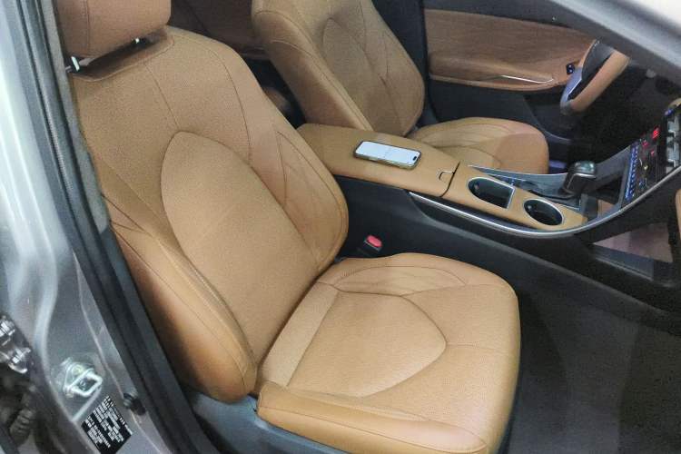 Used Toyota Avalon 2019 Dual-Engine 2.5L XLE Prestige Version China VI Standard Right Front Seat