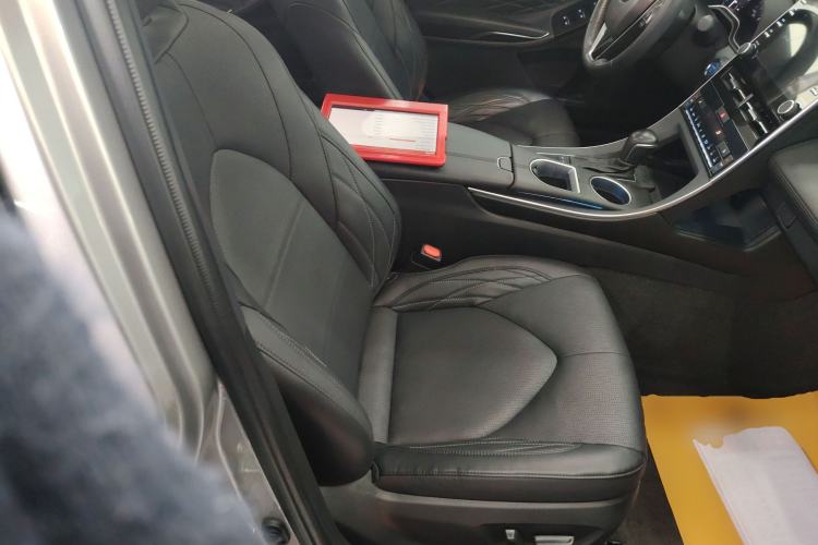 Used Toyota Avalon 2019 Dual-Engine 2.5L XLE Prestige Version China VI Standard Right Front Seat