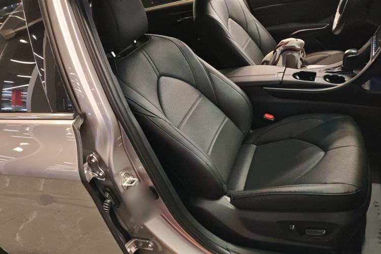Used Toyota Avalon 2019 Dual-Engine 2.5L Luxury Edition China VI Standard Right Front Seat