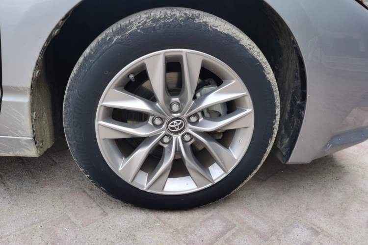 Used Toyota Avalon 2019 2.0L Ambition Edition China VI Right Front Wheel Hub