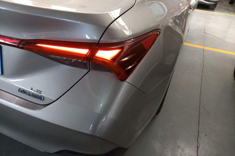 Used Toyota Avalon 2019 Dual-Engine 2.5L XLE Prestige Version China VI Standard Right Rear Taillight