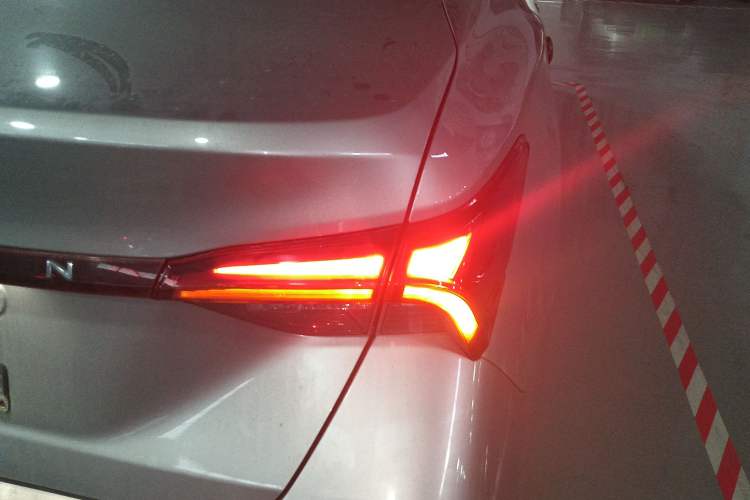 Used Toyota Avalon 2019 2.0L Luxury Edition China VI Standard Right Rear Taillight