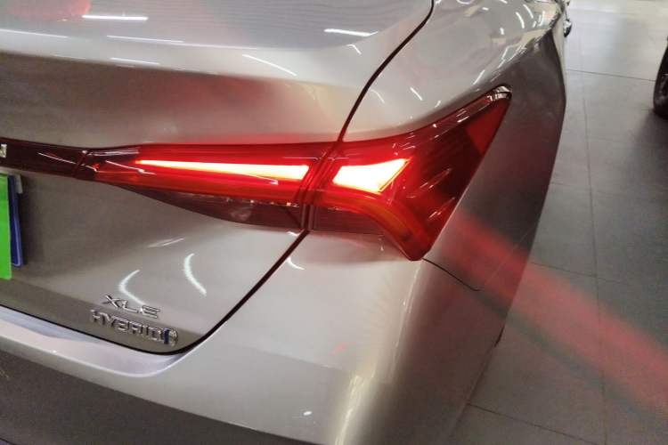 Used Toyota Avalon 2019 Dual-Engine 2.5L XLE Prestige Version China VI Standard Right Rear Taillight