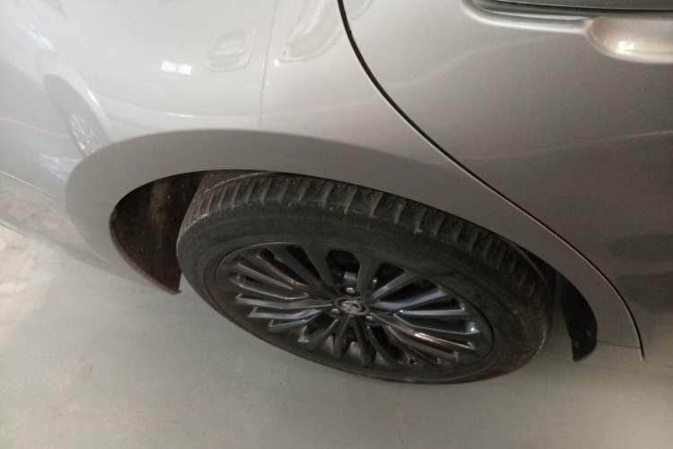 Used Toyota Avalon 2019 Dual-Engine 2.5L XLE Prestige Version China VI Standard Right Rear Wheel Hub