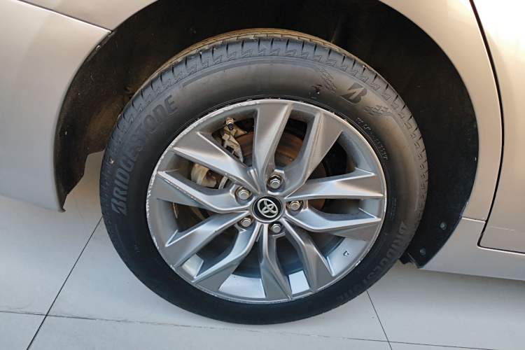 Used Toyota Avalon 2019 2.0L Ambition Edition China VI Right Rear Wheel Hub