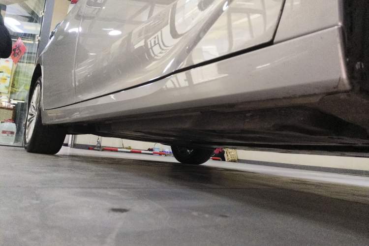 Used Toyota Avalon 2019 Dual-Engine 2.5L XLE Prestige Version China VI Standard Right Side Sill