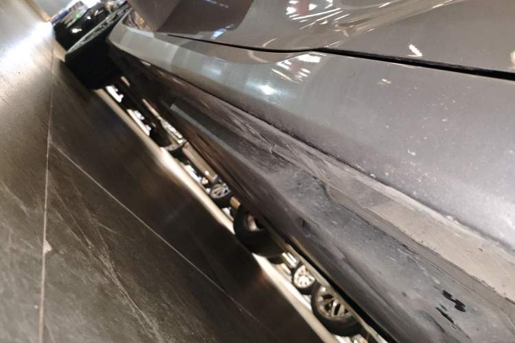 Used Toyota Avalon 2019 Dual-Engine 2.5L Luxury Edition China VI Standard Right Side Sill