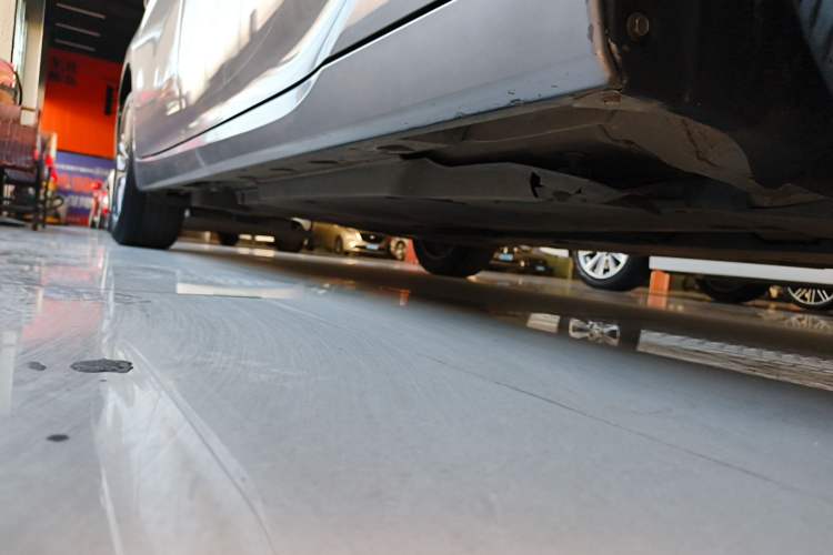 Used Toyota Avalon 2019 2.0L Ambition Edition China VI Right Side Sill