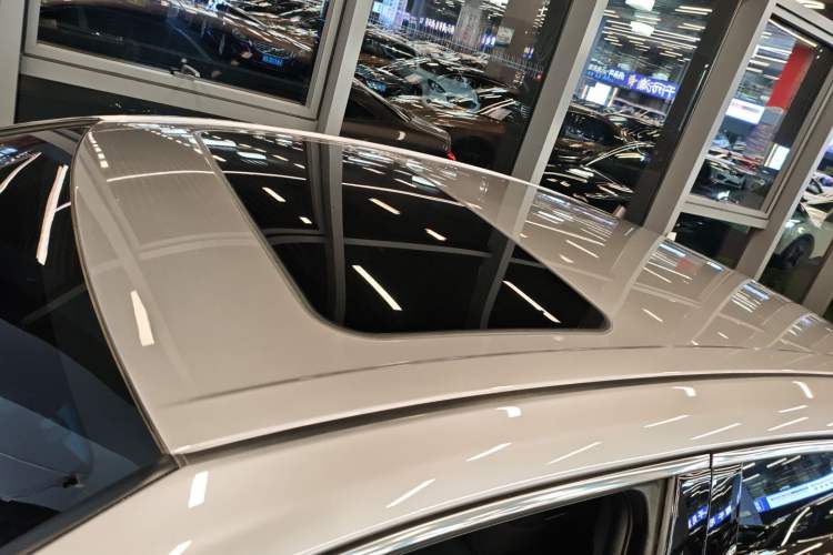 Used Toyota Avalon 2019 Dual-Engine 2.5L Luxury Edition China VI Standard Roof
