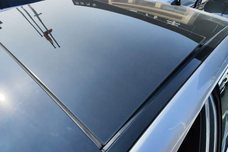 Used Toyota Avalon 2019 2.5L Touring Premium Version China VI Standard Roof