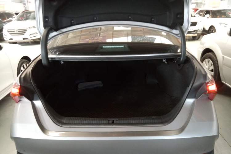 Used Toyota Avalon 2019 Dual-Engine 2.5L XLE Prestige Version China VI Standard Trunk