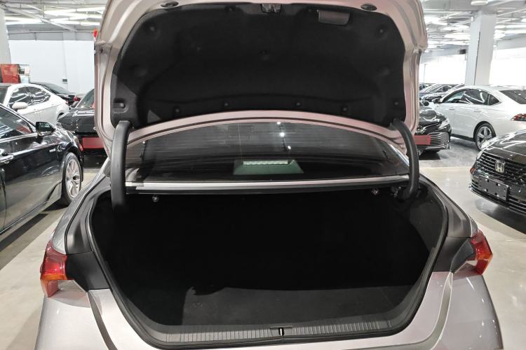Used Toyota Avalon 2019 2.0L XLE Premium Edition China VI Trunk