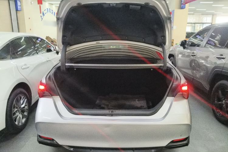 Used Toyota Avalon 2019 Dual-Engine 2.5L XLE Prestige Version China VI Standard Trunk