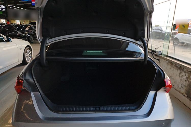 Used Toyota Avalon 2019 2.0L Ambition Edition China VI Trunk