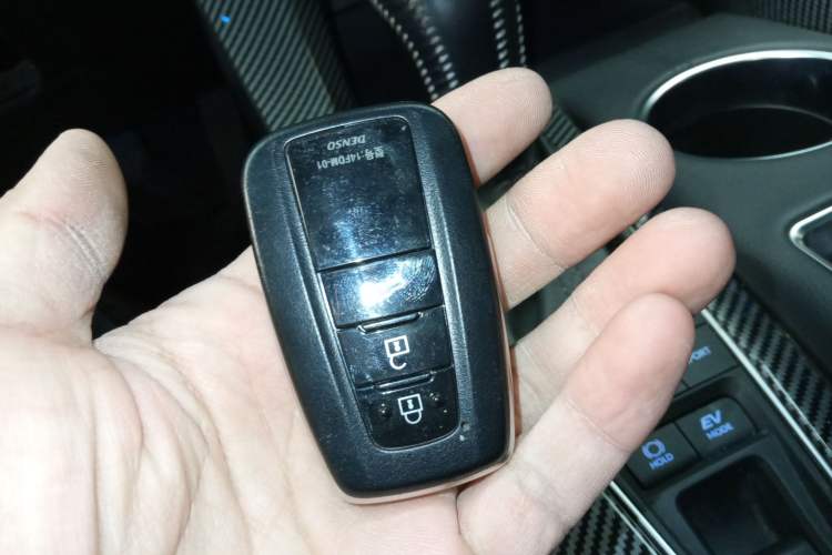Used Toyota Avalon 2019 Dual-Engine 2.5L XLE Prestige Version China VI Standard Vehicle Key