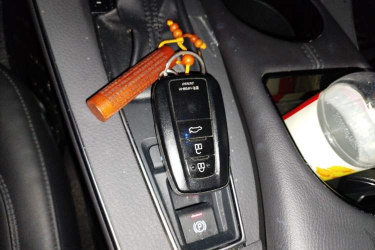 Used Toyota Avalon 2019 2.0L Luxury Edition China VI Standard Vehicle Key