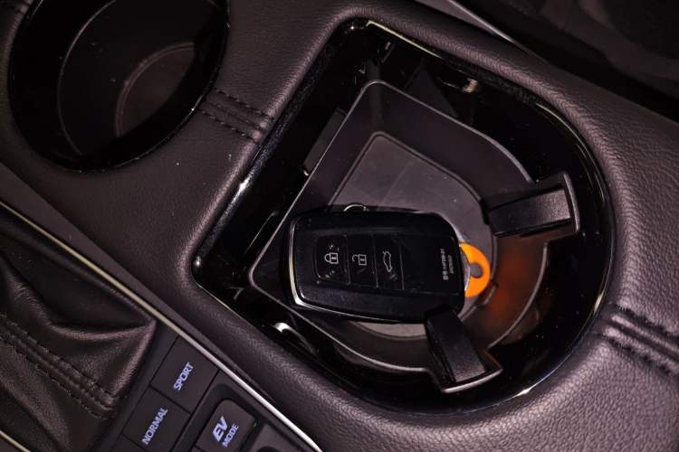 Used Toyota Avalon 2019 Dual-Engine 2.5L Luxury Edition China VI Standard Vehicle Key