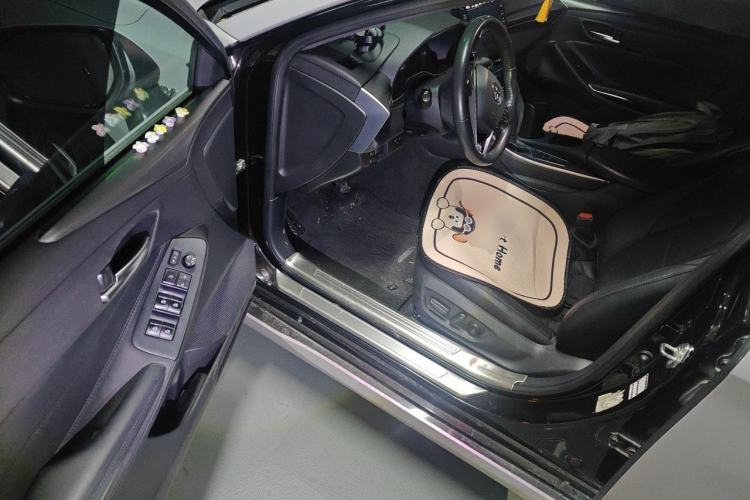 Used Toyota Avalon 2019 Dual-Engine 2.5L Luxury Edition China VI Standard Driver Seat