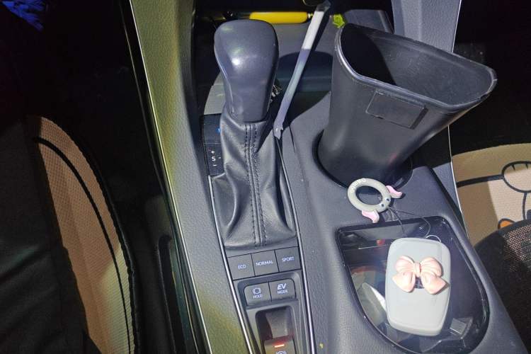 Used Toyota Avalon 2019 Dual-Engine 2.5L Luxury Edition China VI Standard Gear Lever