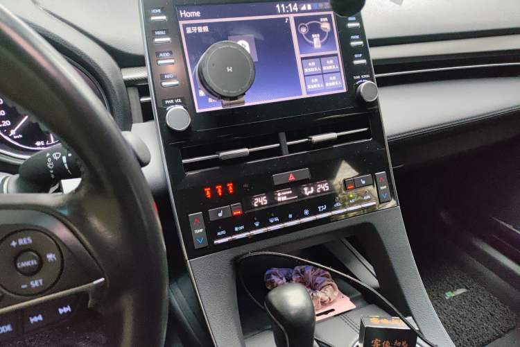 Used Toyota Avalon 2019 Dual-Engine 2.5L XLE Prestige Version China VI Standard Audio And AC Panel