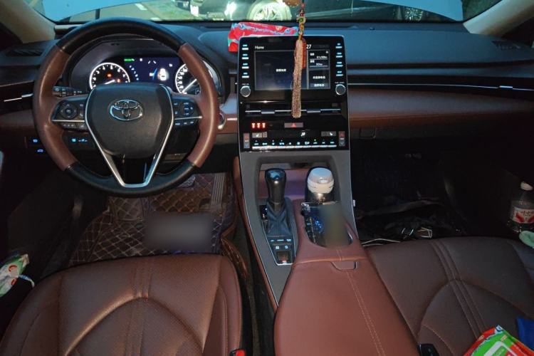 Used Toyota Avalon 2019 2.5L Touring Premium Version China VI Standard Center Console