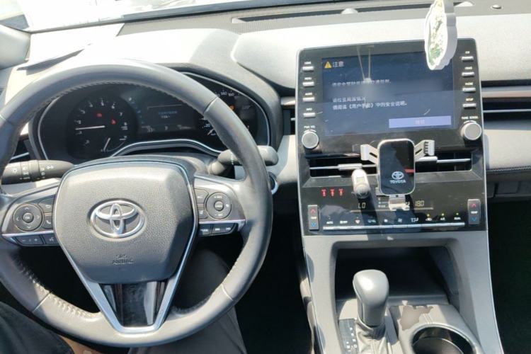 Used Toyota Avalon 2019 2.0L Luxury Edition China VI Standard Center Console