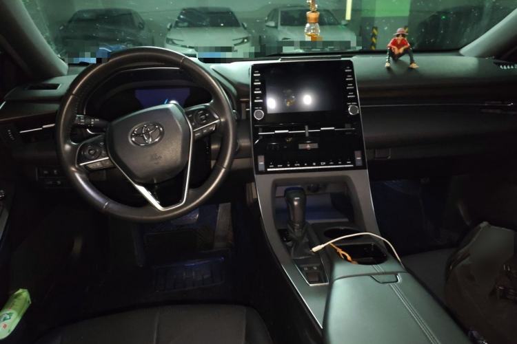 Used Toyota Avalon 2019 2.0L Luxury Edition China VI Standard Center Console