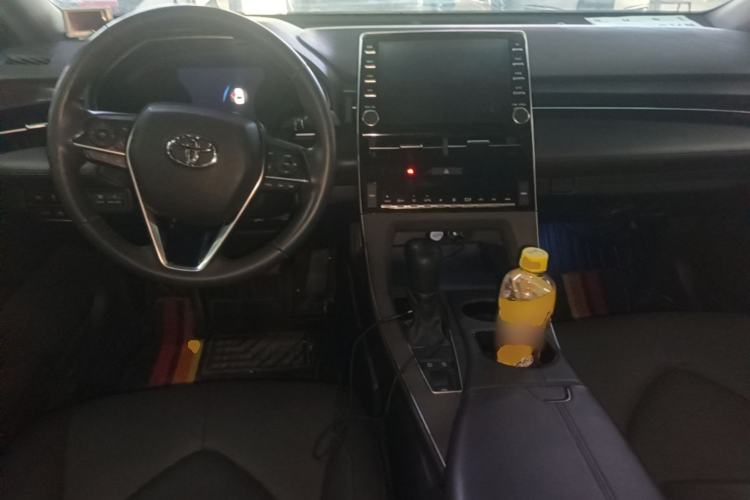 Used Toyota Avalon 2019 2.0L Luxury Edition China VI Standard Center Console