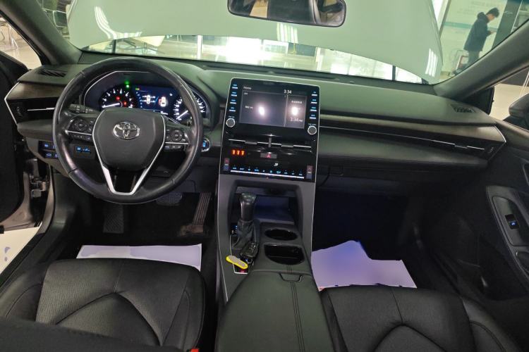 Used Toyota Avalon 2019 2.0L Luxury Edition China VI Standard Center Console