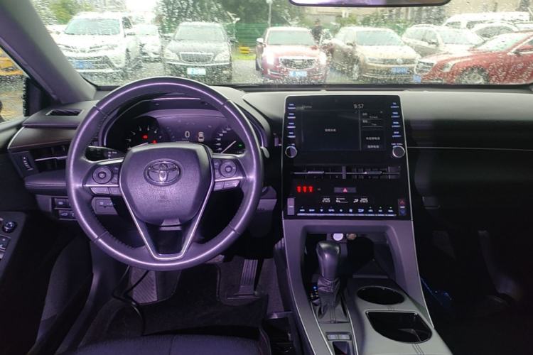 Used Toyota Avalon 2019 2.0L Luxury Edition China VI Standard Center Console