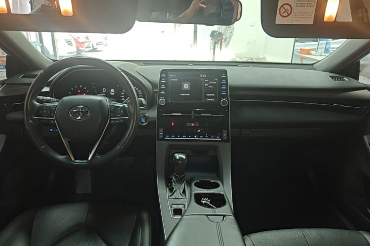 Used Toyota Avalon 2019 2.0L Luxury Edition China VI Standard Center Console