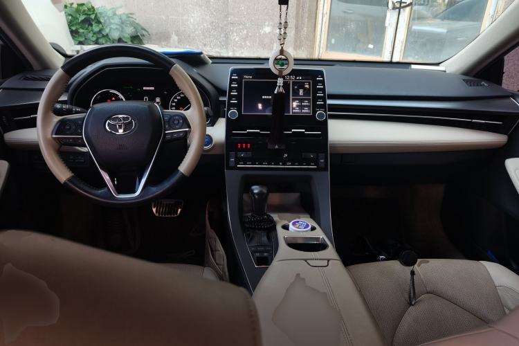 Used Toyota Avalon 2019 Dual-Engine 2.5L XLE Prestige Version China VI Standard Center Console