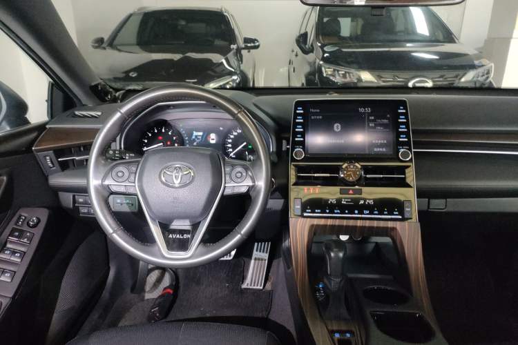 Used Toyota Avalon 2019 2.0L Luxury Edition China VI Standard Center Console