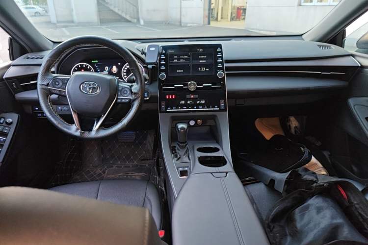 Used Toyota Avalon 2019 2.0L XLE Premium Edition China VI Center Console