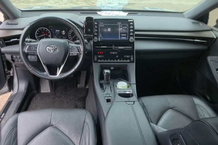 Used Toyota Avalon 2019 2.5L Touring Premium Version China VI Standard Center Console