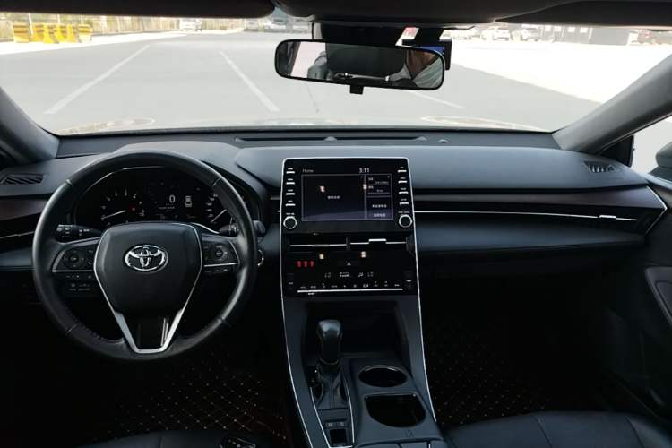Used Toyota Avalon 2019 2.0L Luxury Edition China VI Standard Center Console