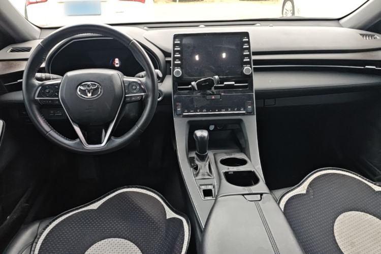 Used Toyota Avalon 2019 2.0L Luxury Edition China VI Standard Center Console