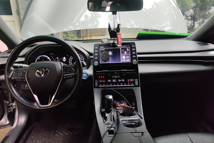 Used Toyota Avalon 2019 Dual-Engine 2.5L XLE Prestige Version China VI Standard Center Console