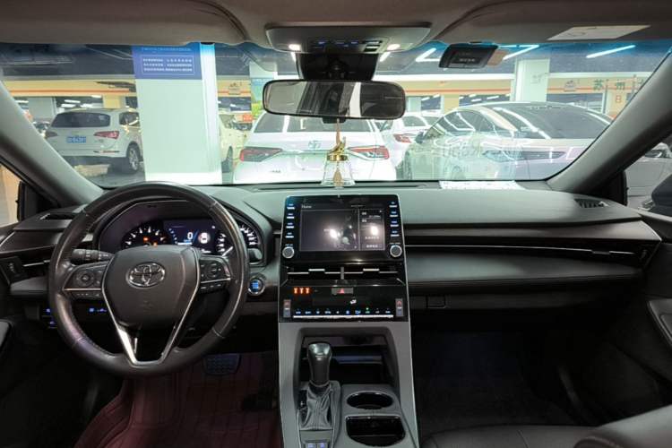 Used Toyota Avalon 2019 2.0L Luxury Edition China VI Standard Center Console