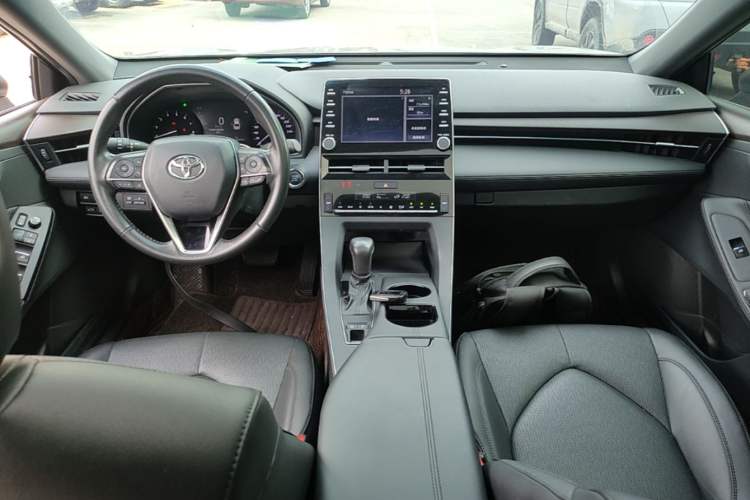 Used Toyota Avalon 2019 2.0L Luxury Edition China VI Standard Center Console