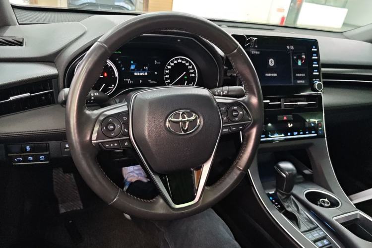Used Toyota Avalon 2019 Dual-Engine 2.5L XLE Prestige Version China VI Standard Center Console