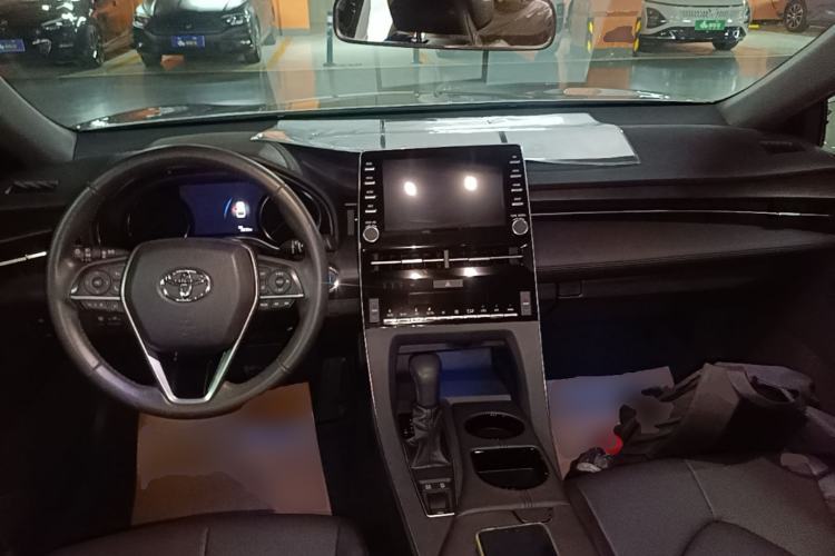 Used Toyota Avalon 2019 2.0L XLE Premium Edition China VI Center Console