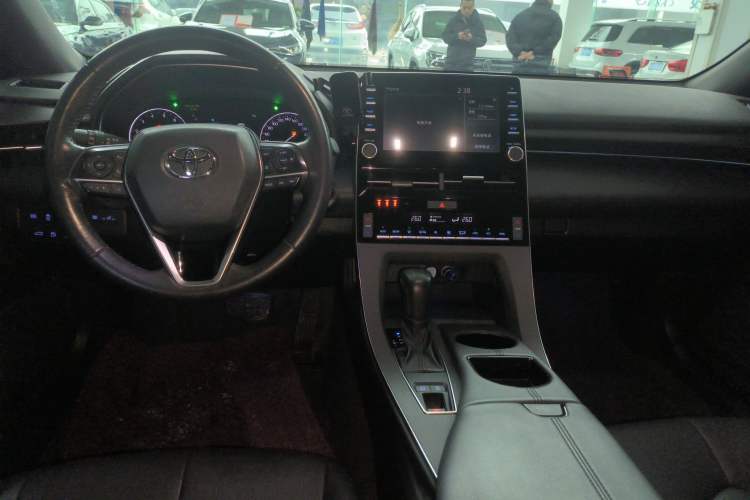Used Toyota Avalon 2019 2.0L XLE Premium Edition China VI Center Console