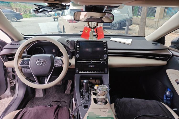 Used Toyota Avalon 2019 2.0L XLE Premium Edition China VI Center Console