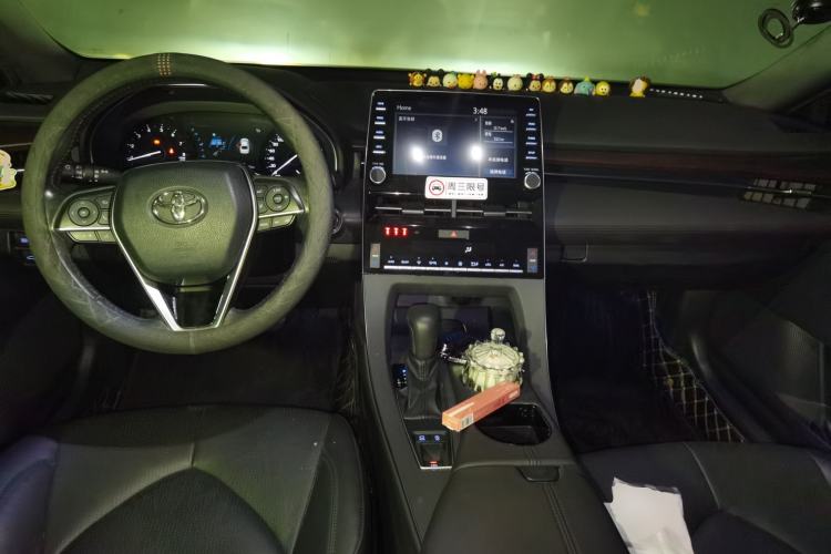 Used Toyota Avalon 2019 2.0L Luxury Edition China VI Standard Center Console